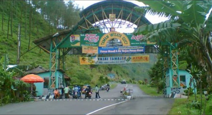 Gerbang Masuk Wisata Guci