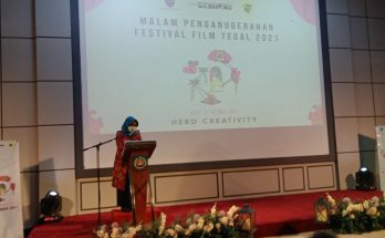 Foto Bupati Tegal Dra Umi Azizah