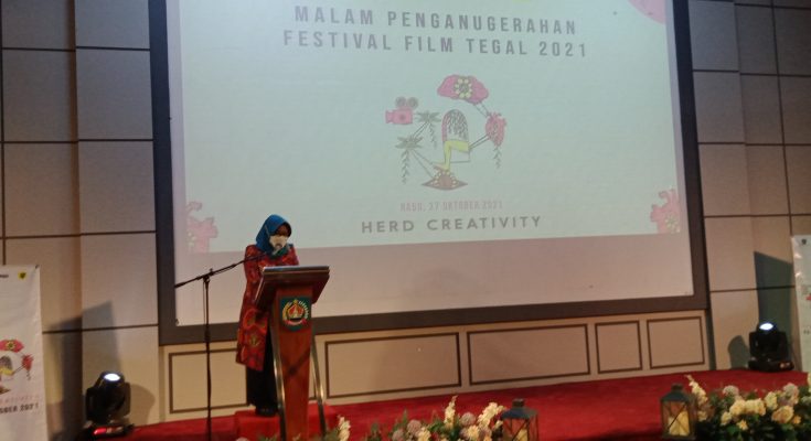 Foto Bupati Tegal Dra Umi Azizah